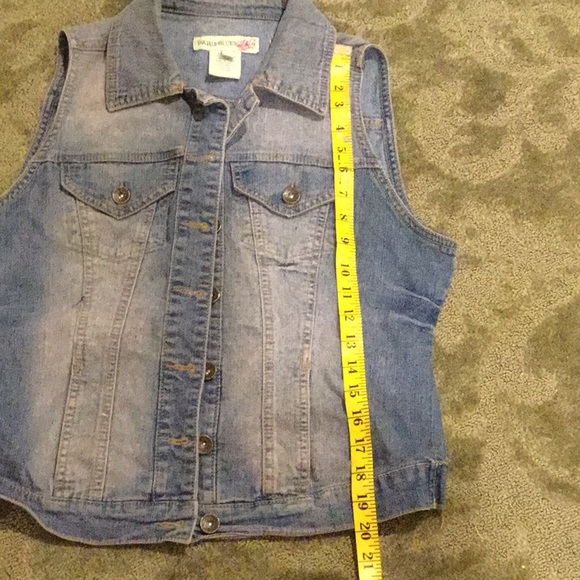 Vest - Picture 4 of 4